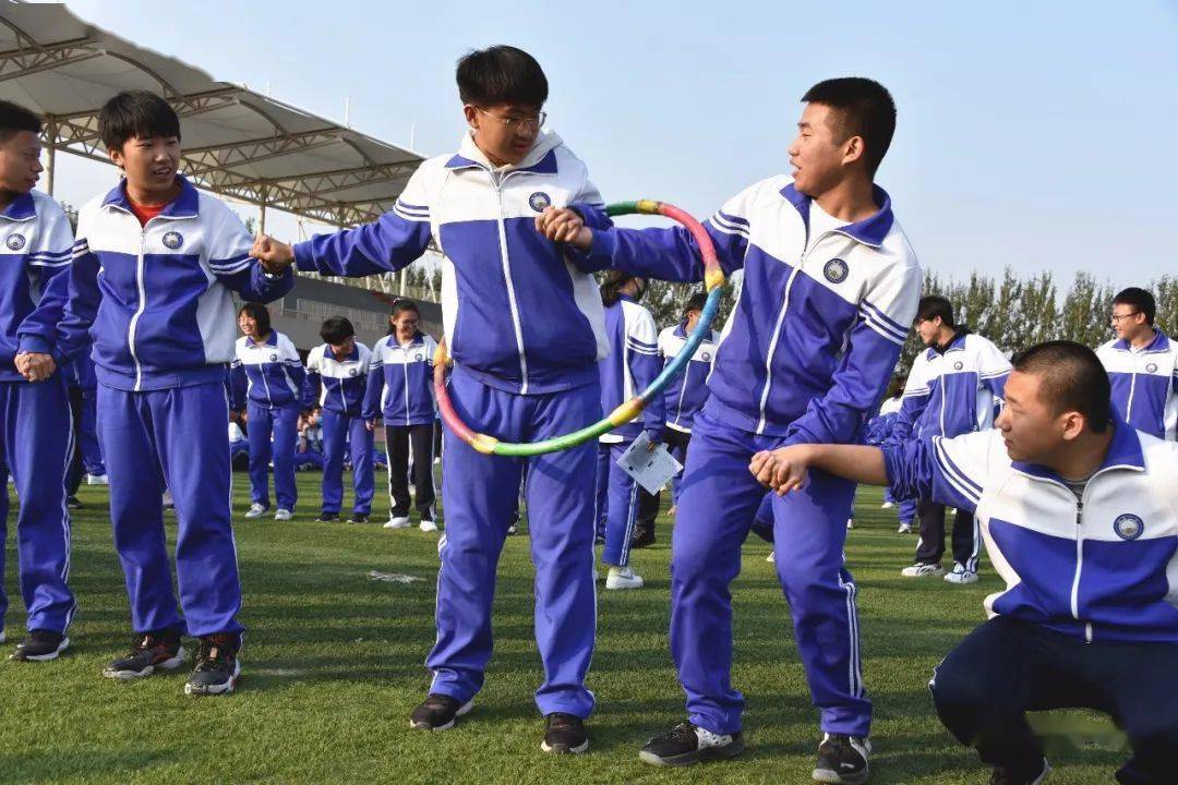 杨村一中高三年级举办环环相扣智传呼啦圈比赛