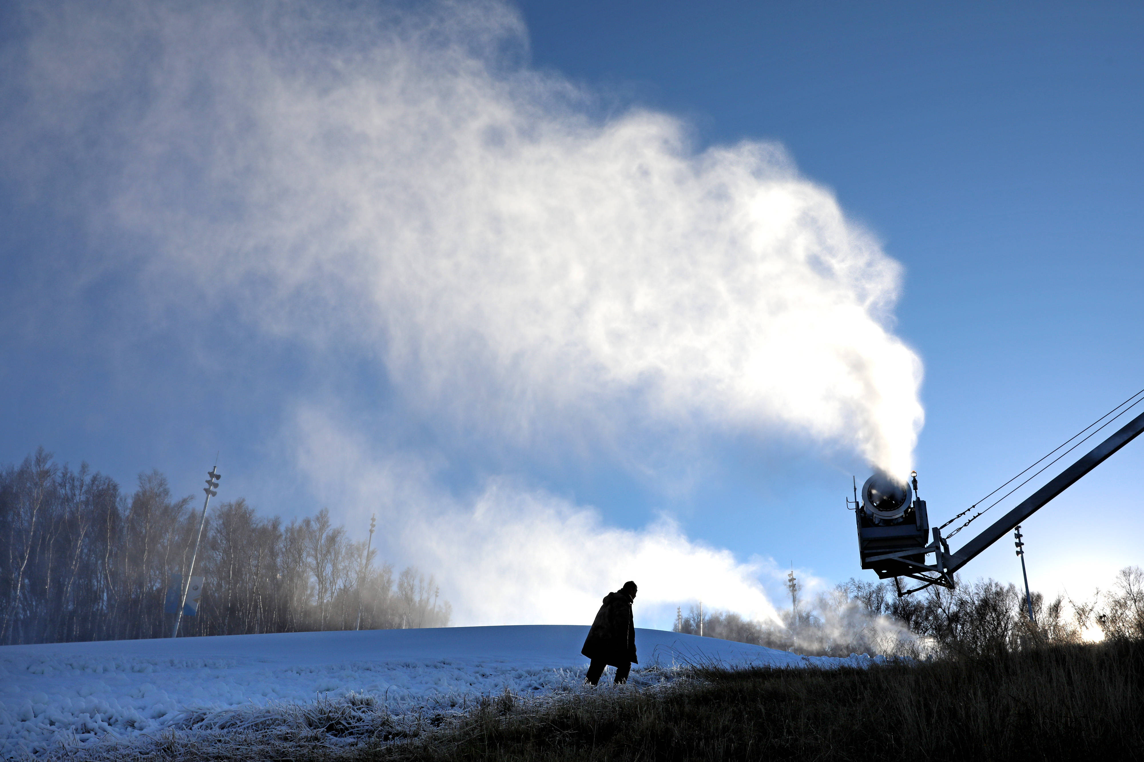 河北崇礼人工造雪为滑雪季做准备