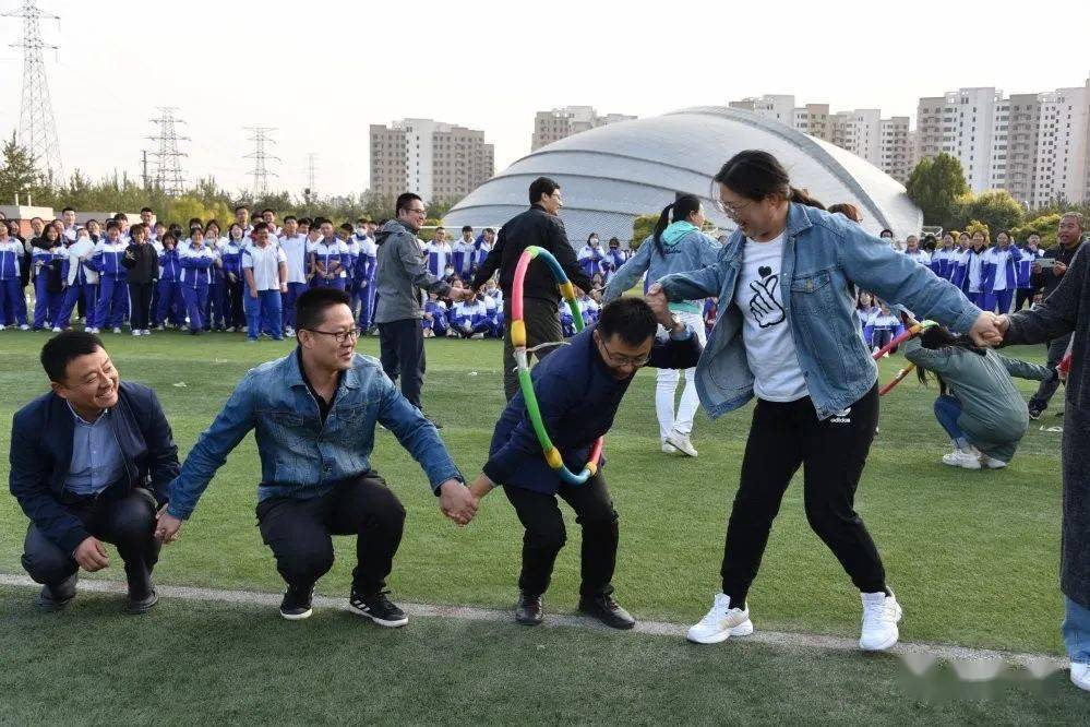 杨村一中高三年级举办环环相扣智传呼啦圈比赛