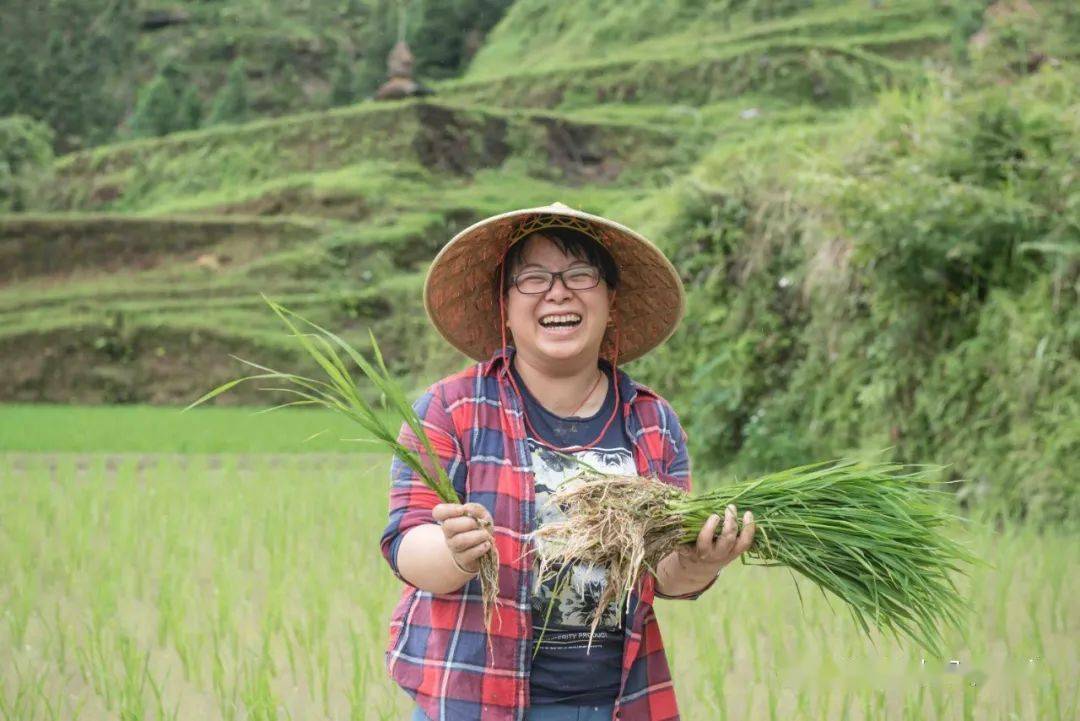 杨宁荣获全国脱贫攻坚奖奋进奖 融水各界掀起向杨宁学习热潮