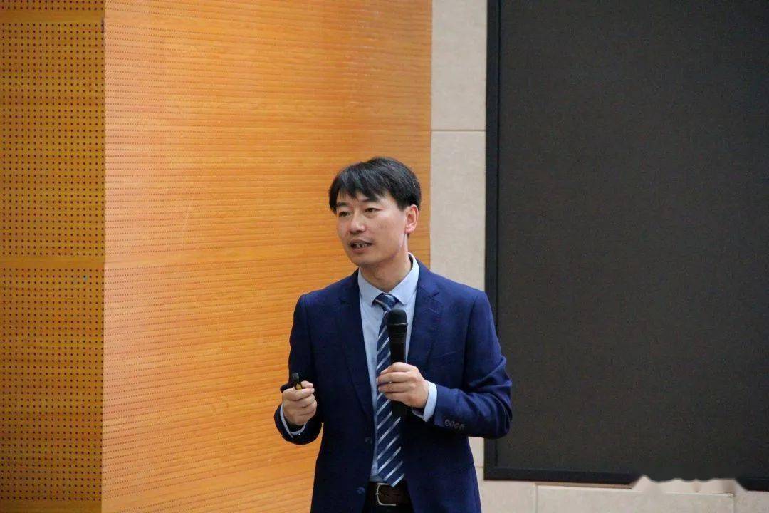 青言讲坛 第1期 | 植物化石——探索深时陆地生态系统的窗口_冯卓