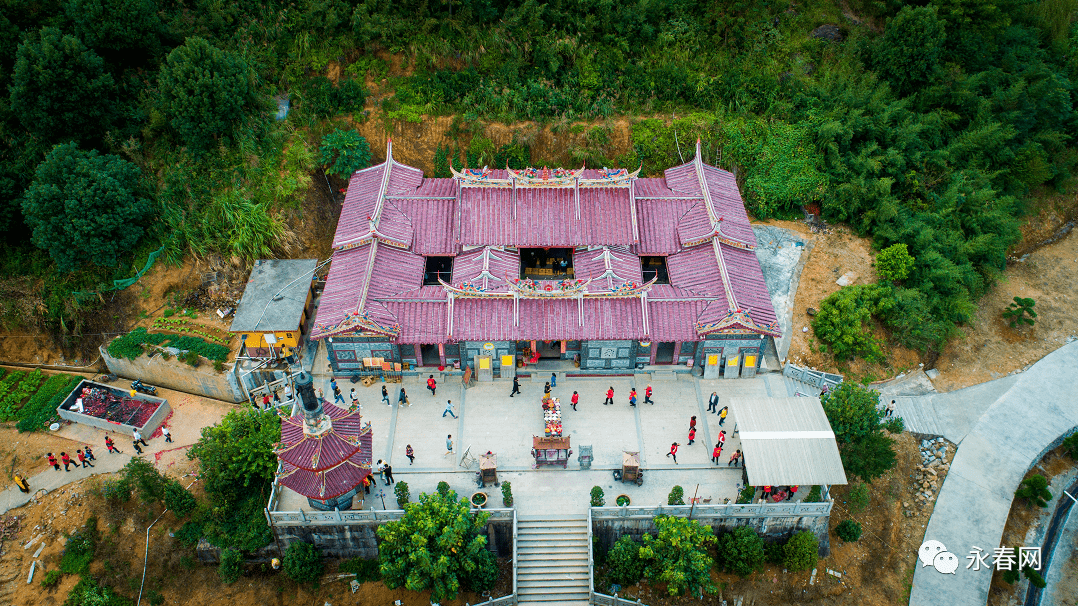 虔诚数百信众齐聚永春紫云禅寺诚心祈福结善缘