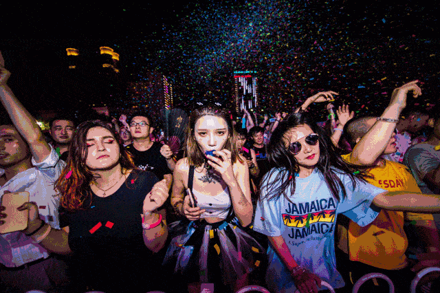 此次电音节大咖来袭将邀请swag王牌网红美女dj veen八克拉乐队倾情