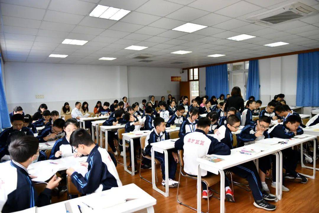 教研活动促交流均衡教育共发展我校与梁弄镇初级中学开展第二次结对