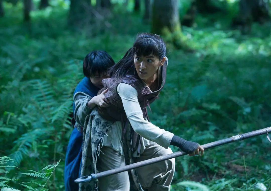 中的第一篇,为了使故事更加流畅,神山健治将后续小说中节选了部分剧情