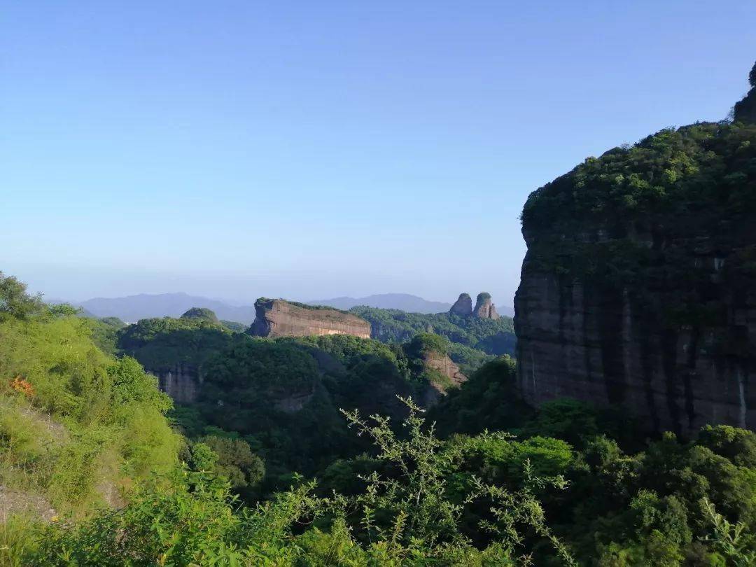 蠟燭石,丹霞大峽谷,平公石寨環線定向穿越這裡是在丹霞山大景區長老峰