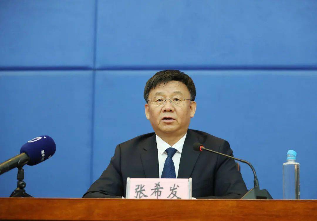 林甸县委副书记,县长张希发林甸县始终把脱贫攻坚作为最大的政治任务