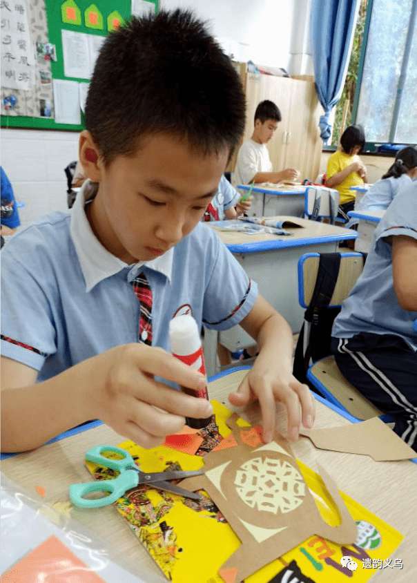 新时代文明实践|我是小小非遗传承者——上溪二小举行剪纸活动