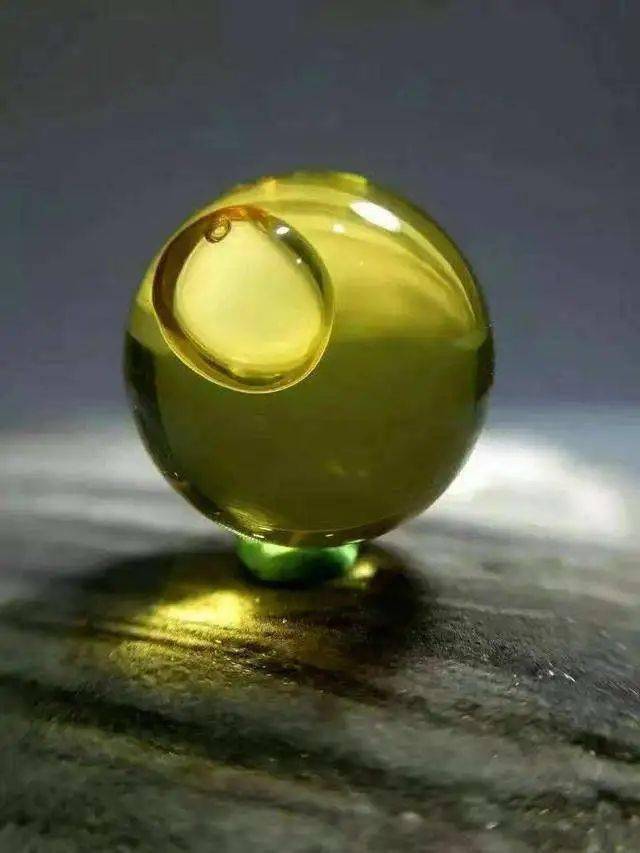 一凡琥珀里有水滴是假的吗这滴万年不枯的水多少人能看懂