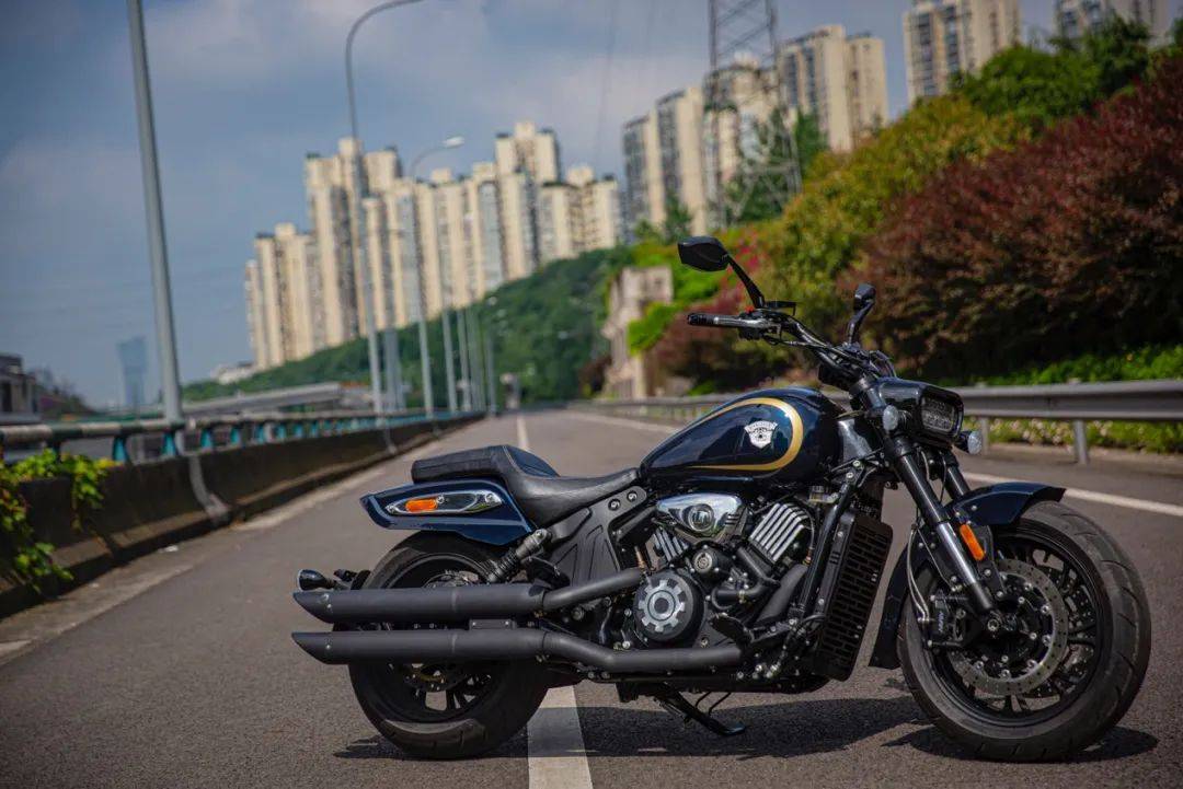 "香帅"是建设集团创始人张之洞的别称,"重机"是香帅摩托的市场定位