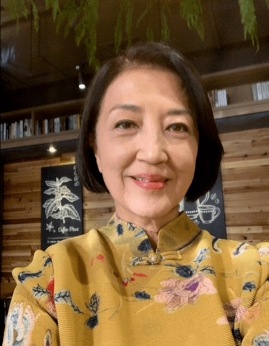 72岁tvb女星22岁惊人靓样出土,v面加迷人电眼夺"香港玉女"冠军_马海伦