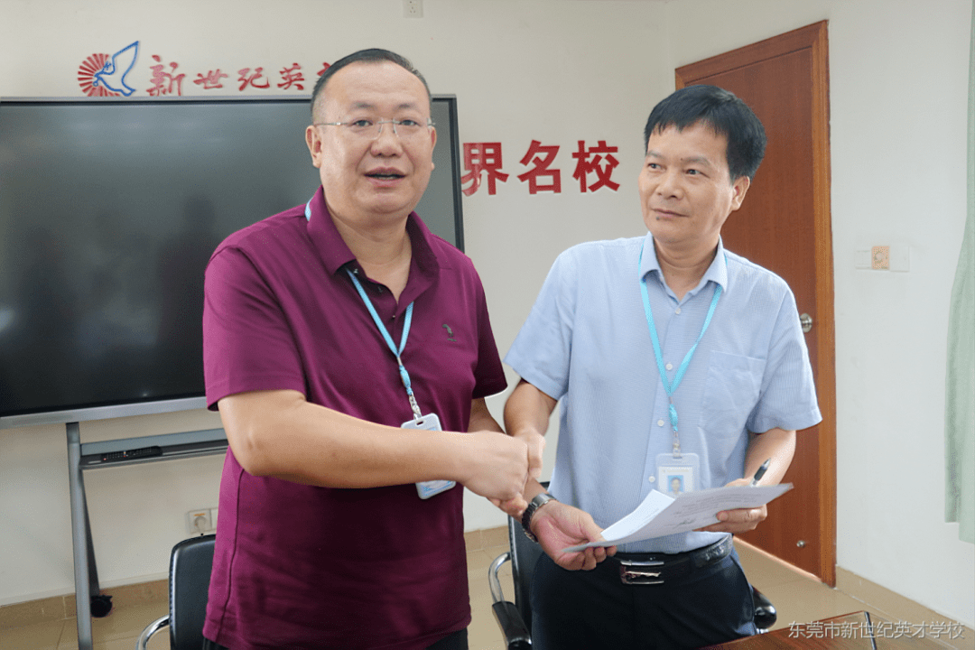 许明勇与招生宣传办主任詹太平签订责任状总校长许明勇与各部门签订完