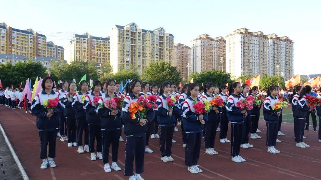生命在于运动青春在于拼搏鹿寨县初级实验中学举办第十八届体育运动会