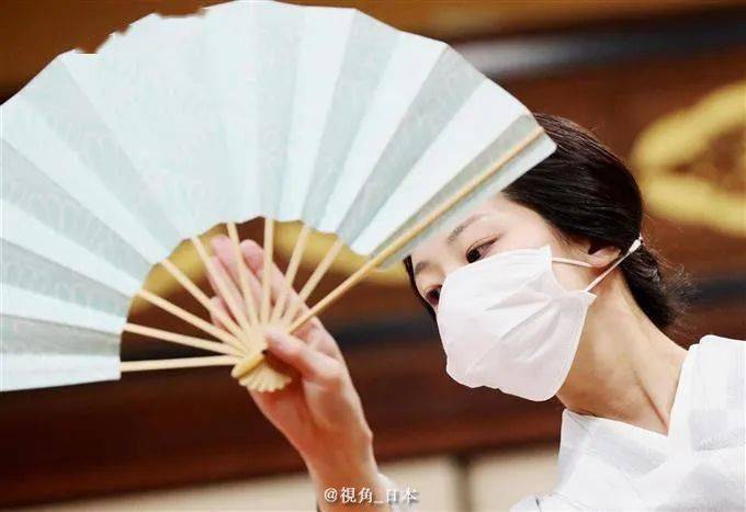 难得一见的口罩艺舞妓 & 青森县海岸边的龙猫岩洞