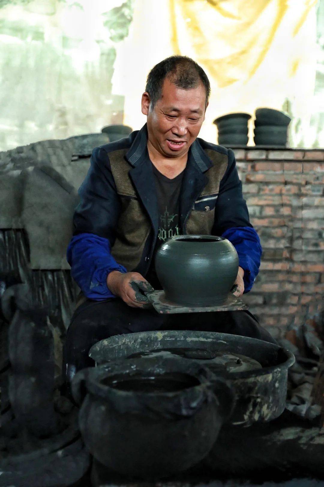 用我們的鏡頭記錄文化遺存滎經砂器製作和茶馬古道的背兒哥