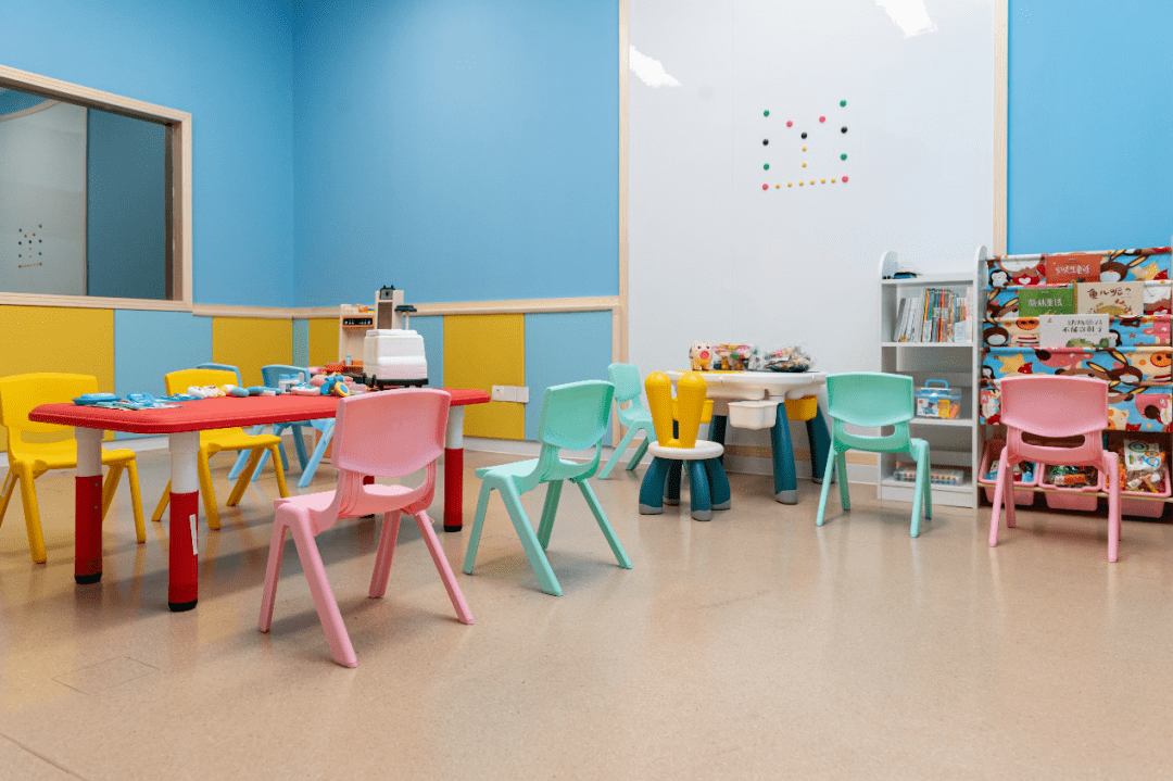 观测者可过单向玻璃观察儿童的行为表现,如儿童的行为,言语,记忆,自我