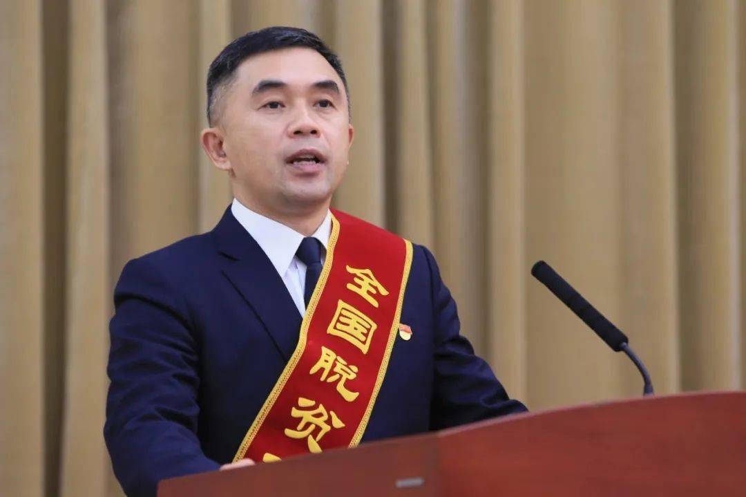 催人泪下全国脱贫攻坚先进事迹感人至深