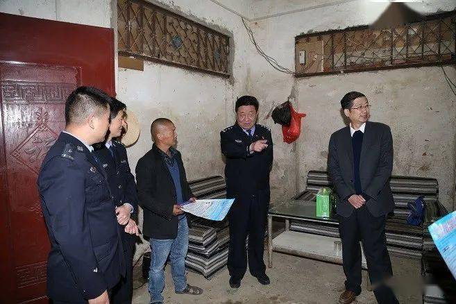 信阳罗山县竹竿镇开展昼访夜谈扶贫活动