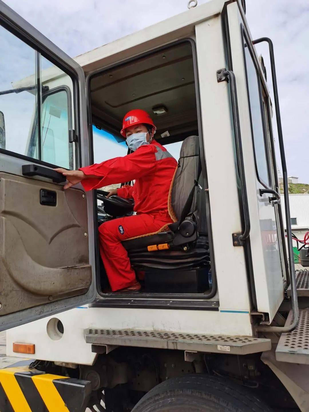 他是守土抗疫的集卡司机带头大哥致敬港航物流业最美逆行者