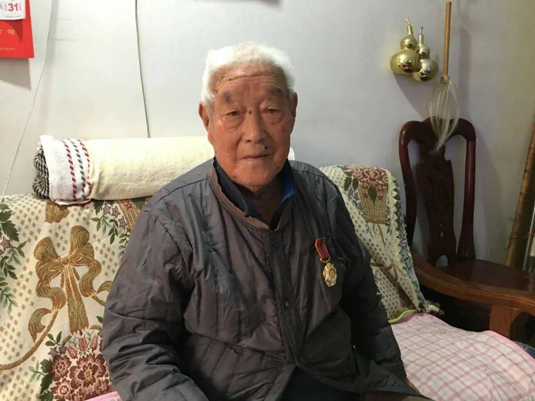 向抗美援朝老英雄原郊区现滨湖区民政局第一任局长王锡国同志致敬