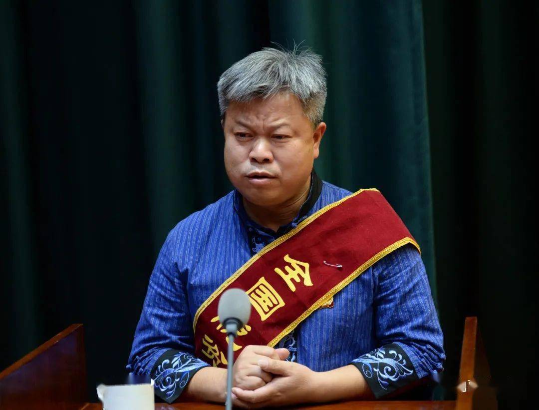 先进事迹巡回报告会在呼和浩特举行石泰峰主持报告会并会见报告团成员