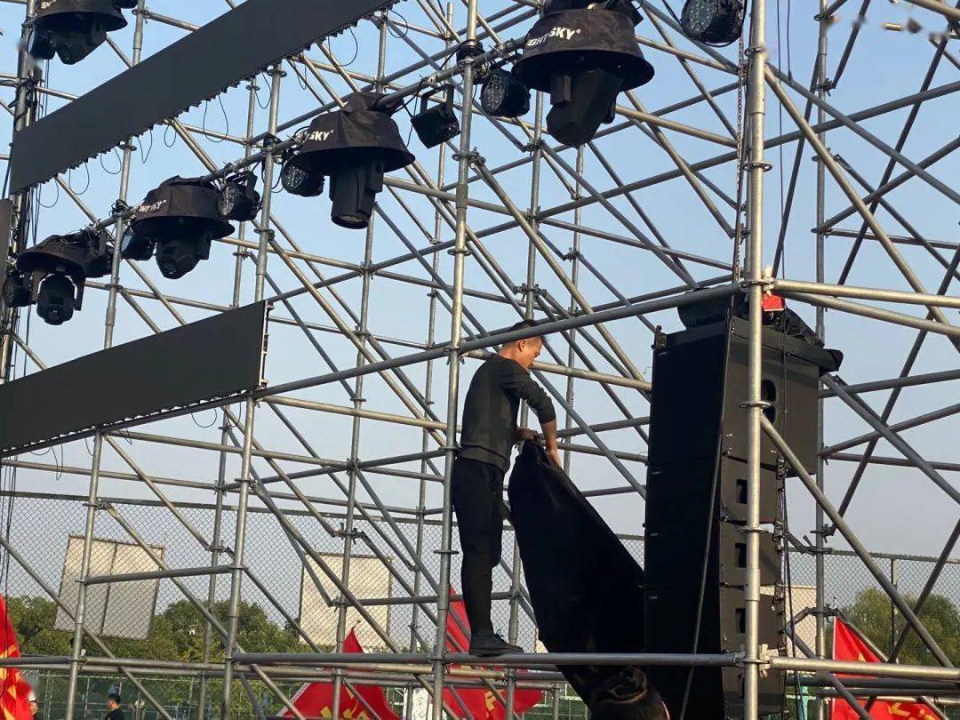 精心的布置辛苦的排练献上一场盛大的视觉盛宴铆足了劲儿要为工程"新"