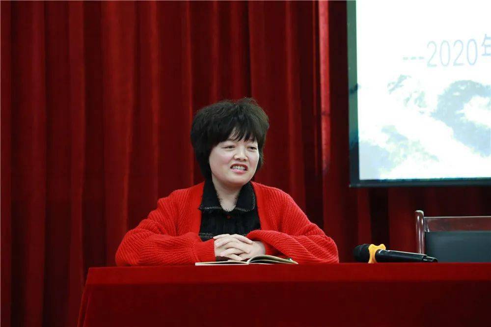 万达初中召开2020年秋季第一学月教学成绩分析会