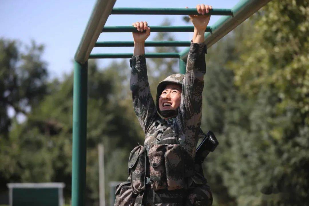 荣立二等功特战女兵提干