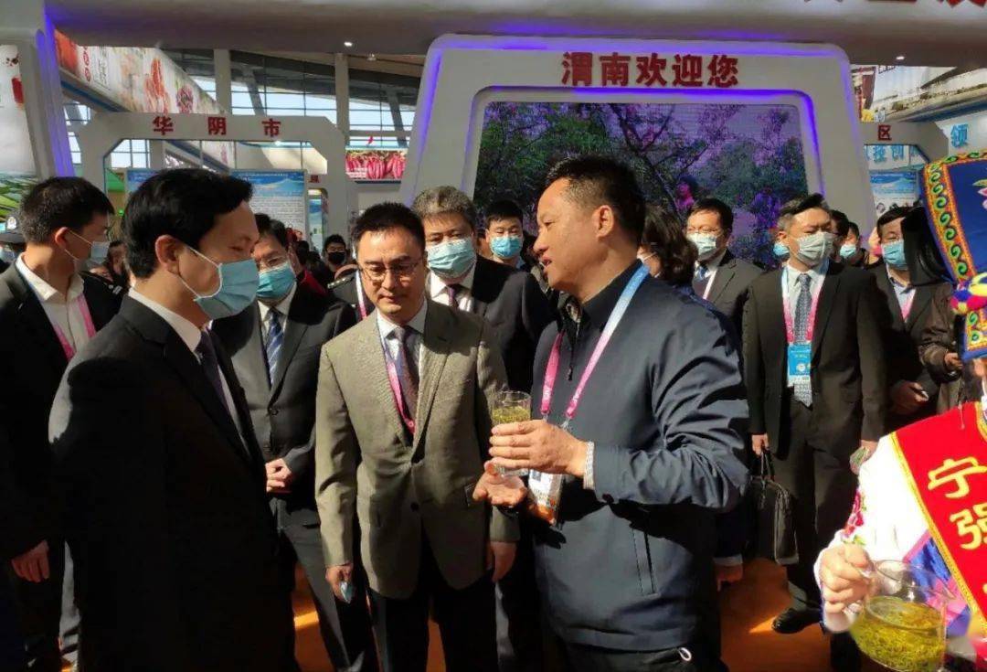 宁强县高度重视本届农高会,成立了以县委常委,统战部部长,副县长汤新