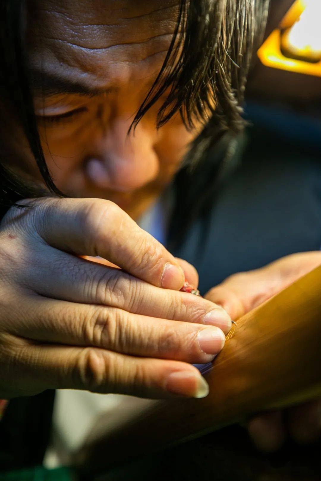 厉害毕节男子的留青竹刻技艺太精湛