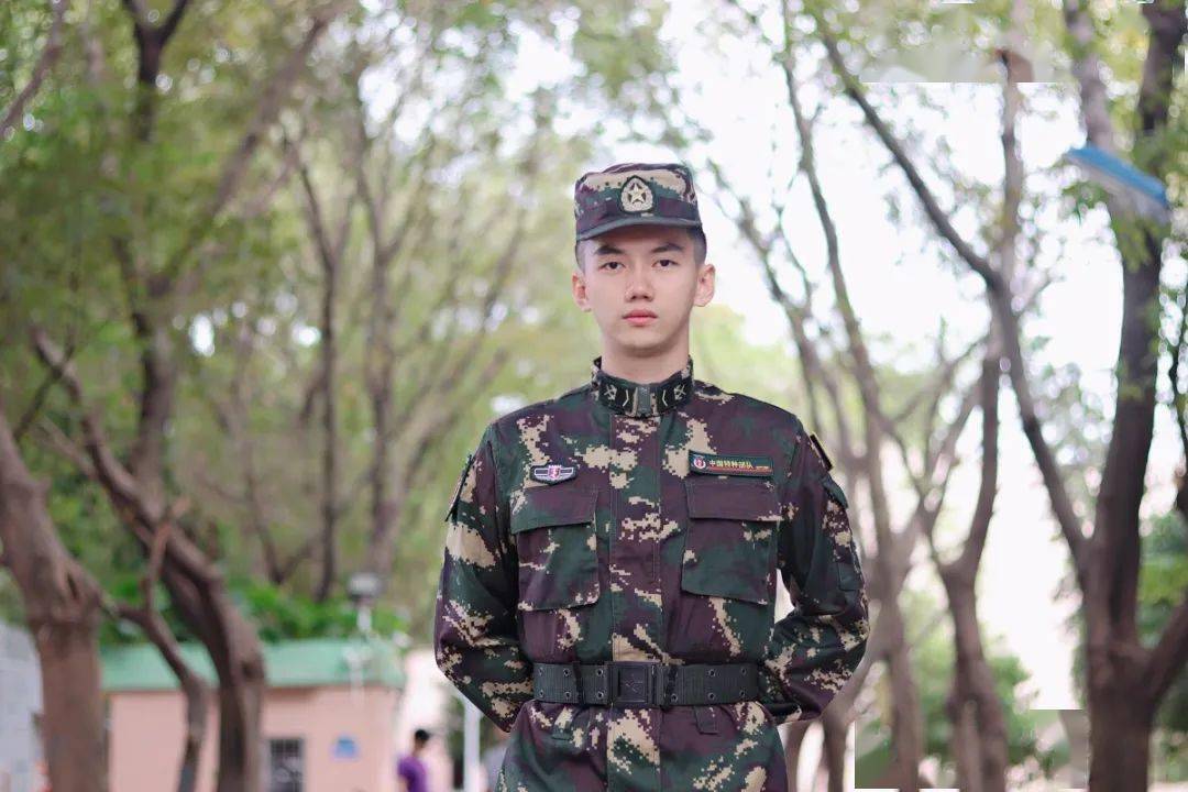 蜕变且看邑大学生教官入伍前后大对比