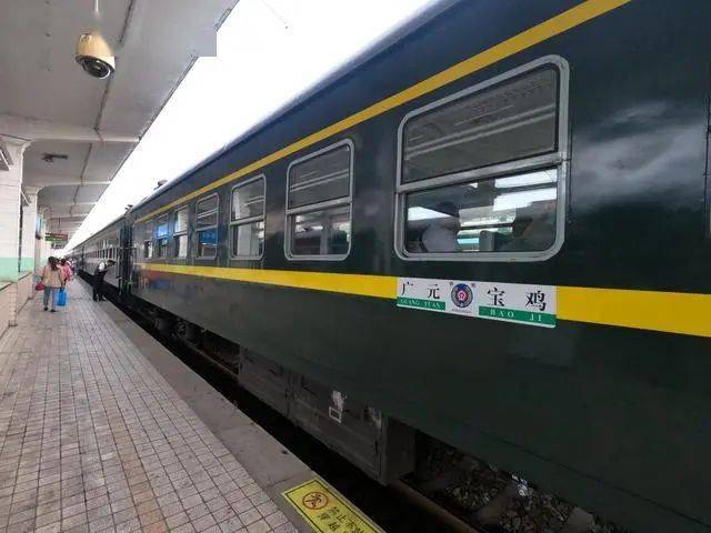 你有多少年没有坐过绿皮火车了宝成铁路上的秦岭小慢车让你享受真正的