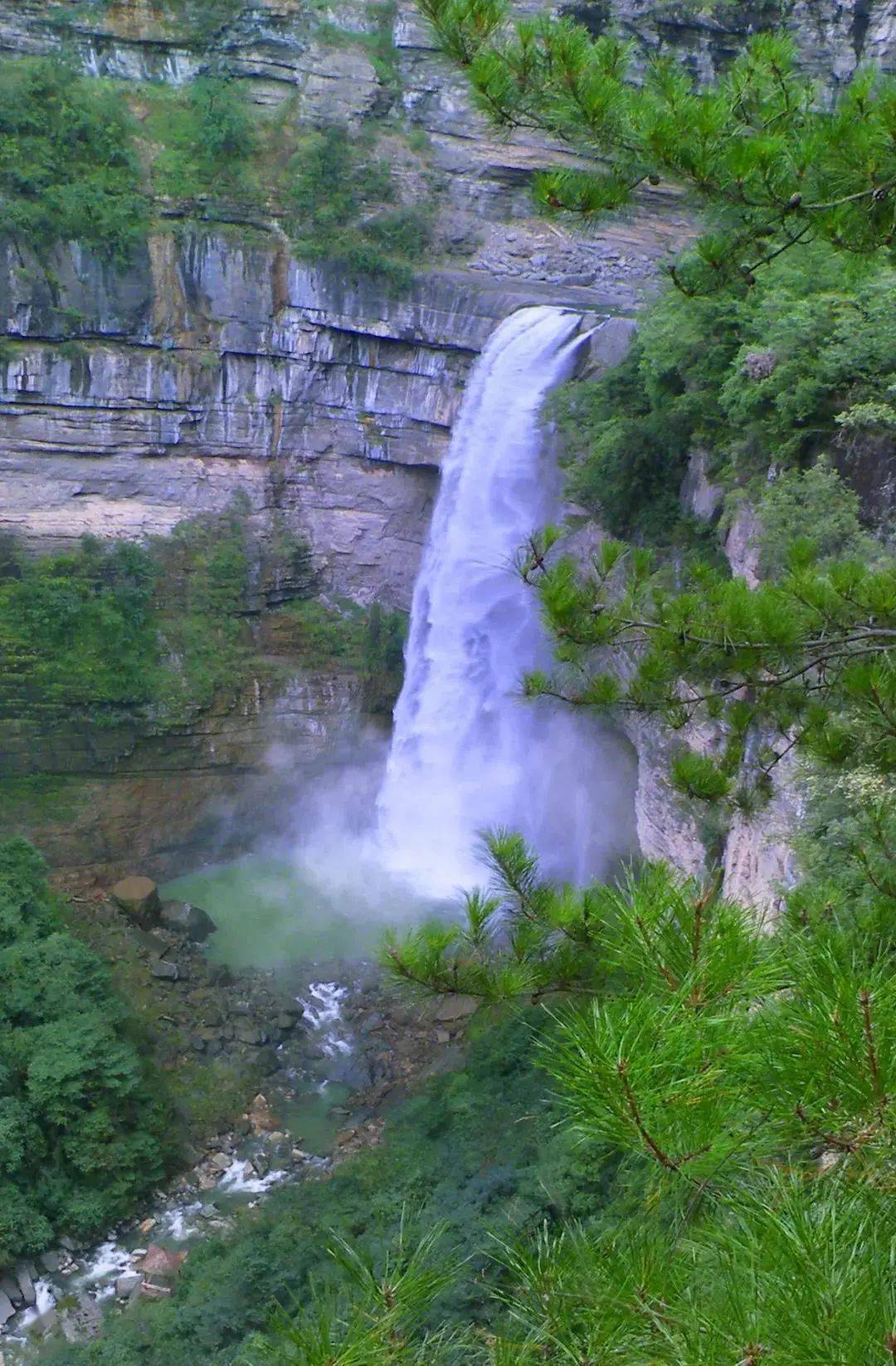 米仓山大峡谷是国家级风景名胜区区内重山如阕如屏如叠嵯峨插天被
