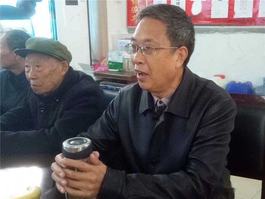 杨家中学原支部书记,校长刘永忠在座谈会上谈到:学校在新冠疫情背景下