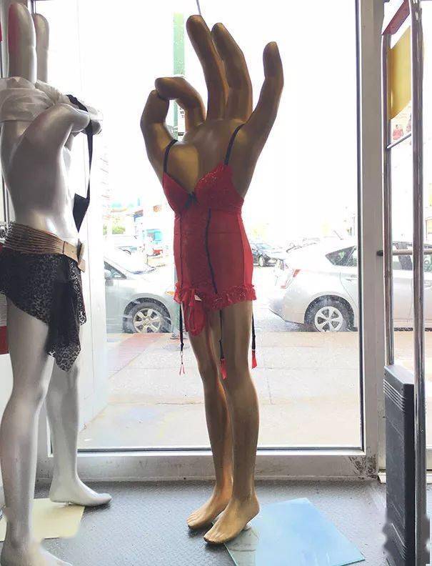 笑喷被玩坏了的橱窗模特一个比一个可怕