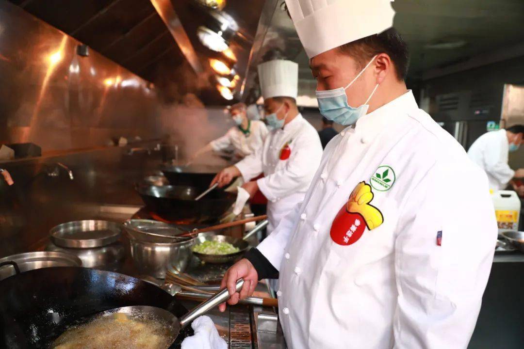 北京市委老干部局举办餐饮服务团队厨师烹饪技能比赛活动_张革