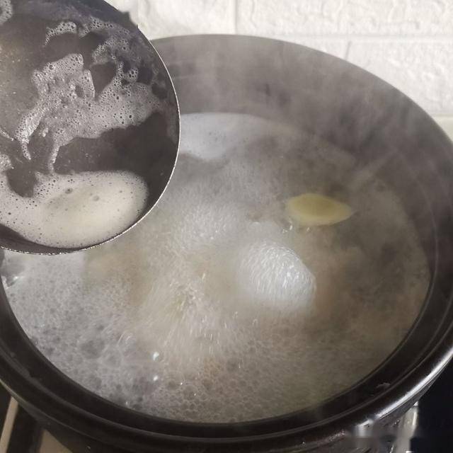 此鱼10块钱一斤比海鱼还好吃,鱼肉细嫩鱼汤似奶,孩子要多吃_狗杠