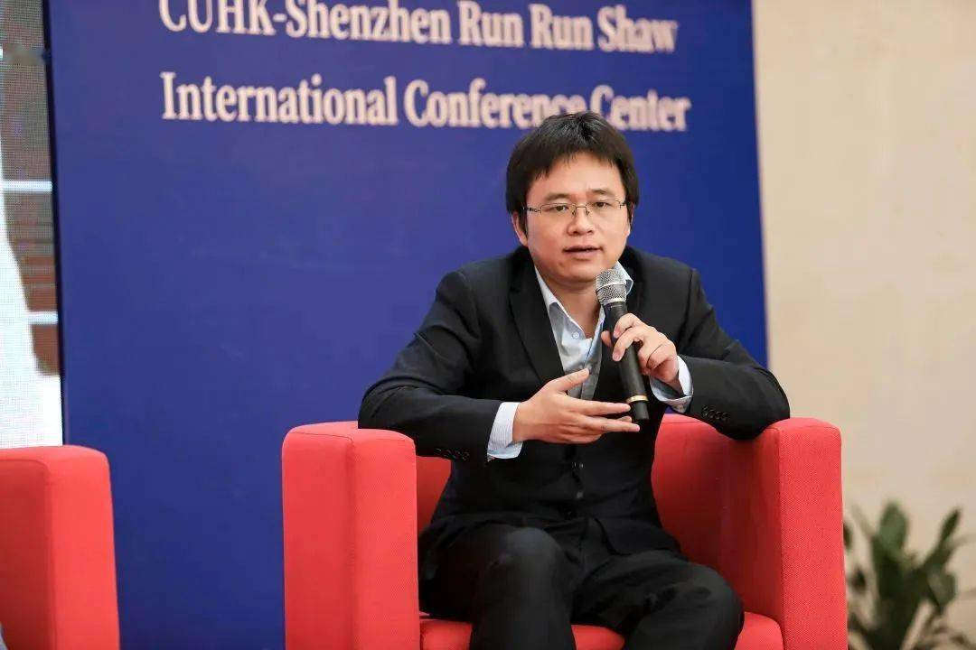 袁远先生,周飞先生,郭玮强先生,刘达文先生就各自的创业体验展开交流