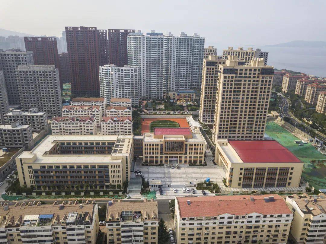 55亿元重点推进皇冠小学悦海小校区,海南路小学,皇冠中学扩建等建设