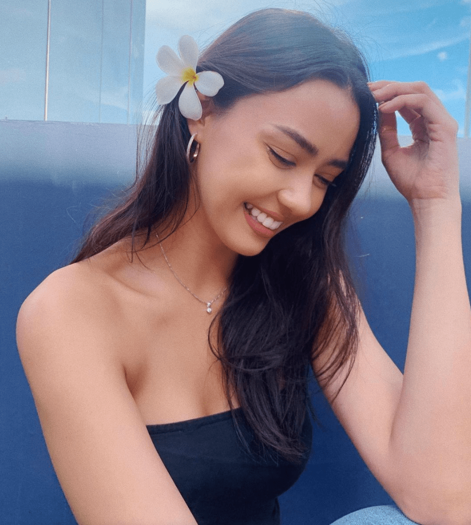 加拿大亚裔混血获选美冠军 性感美貌令华人网友叹惊为天人!