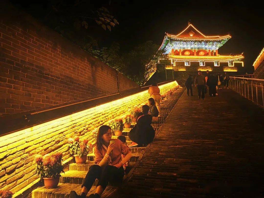 开封城墙夜景(来源:开封市公共资源交易信息网)返回搜狐,查看更多