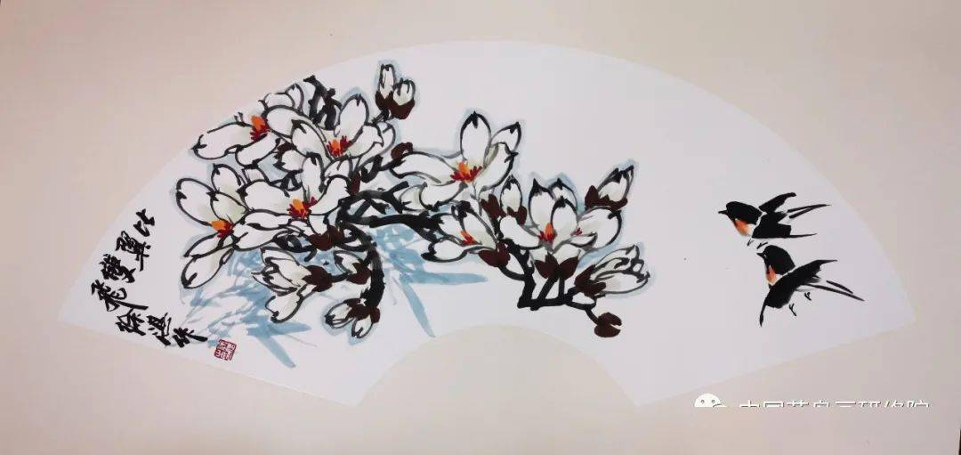 《玉树临风 含笑迎春》徐湛教授玉兰扇面作品欣赏_花鸟画