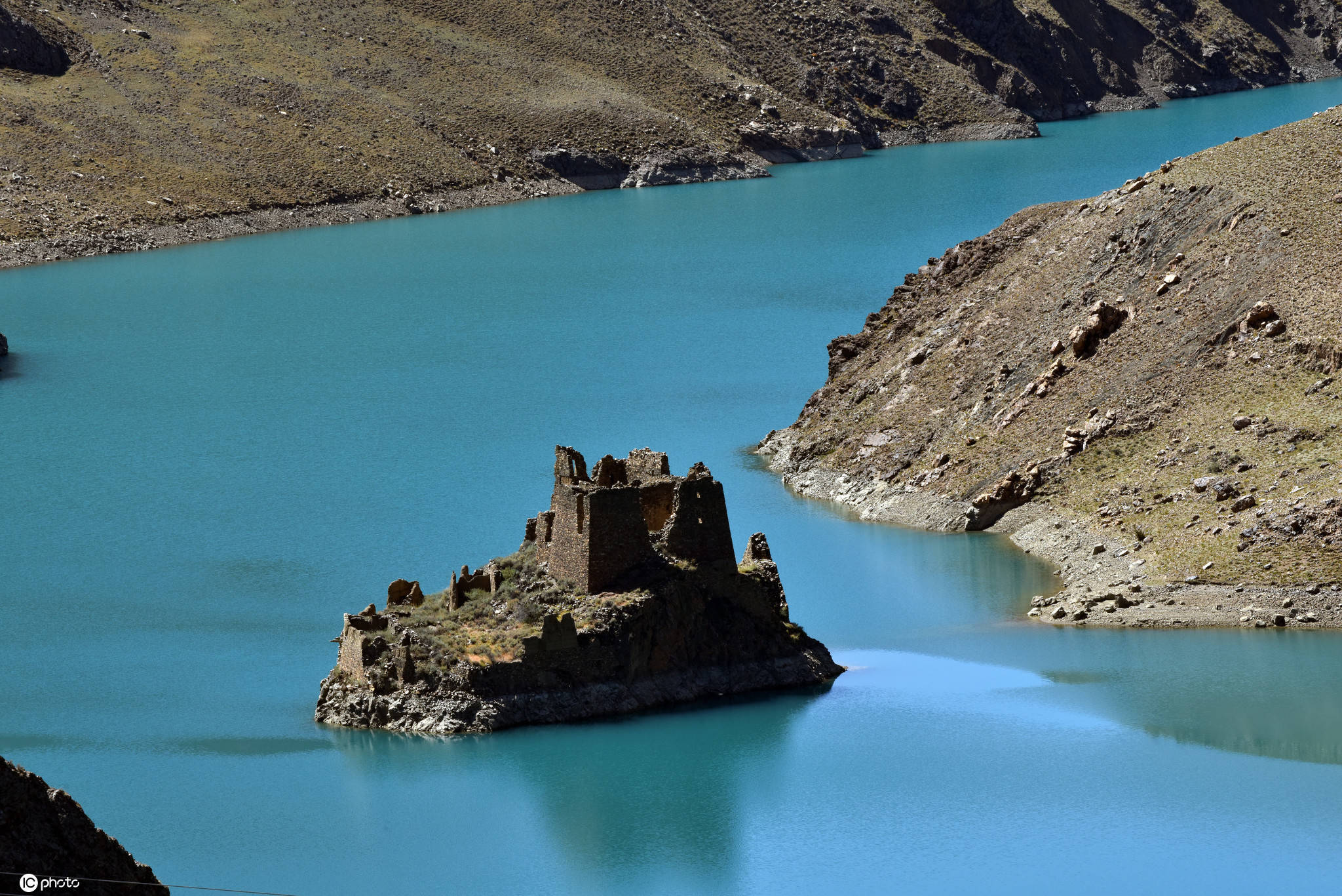 西藏江孜满拉水库风光