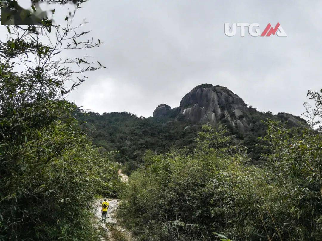 賀州市狗耳山位於賀州市平桂管理區黃田鎮浩洞村,屬於桂東北南嶺名山