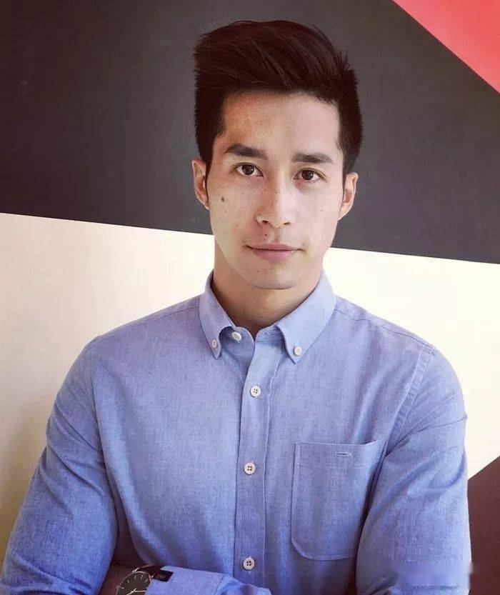 阳光帅气肌肉小哥写真_ins