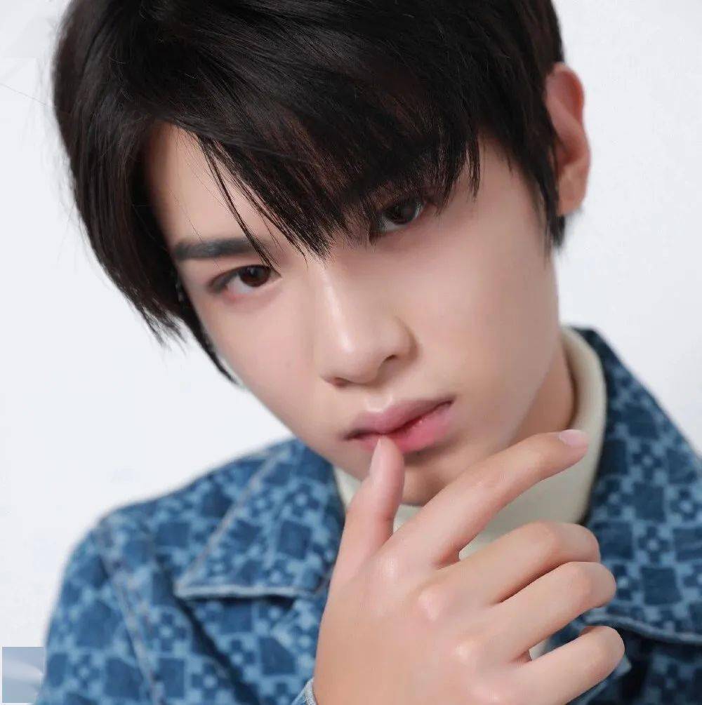 微信头像黄明昊