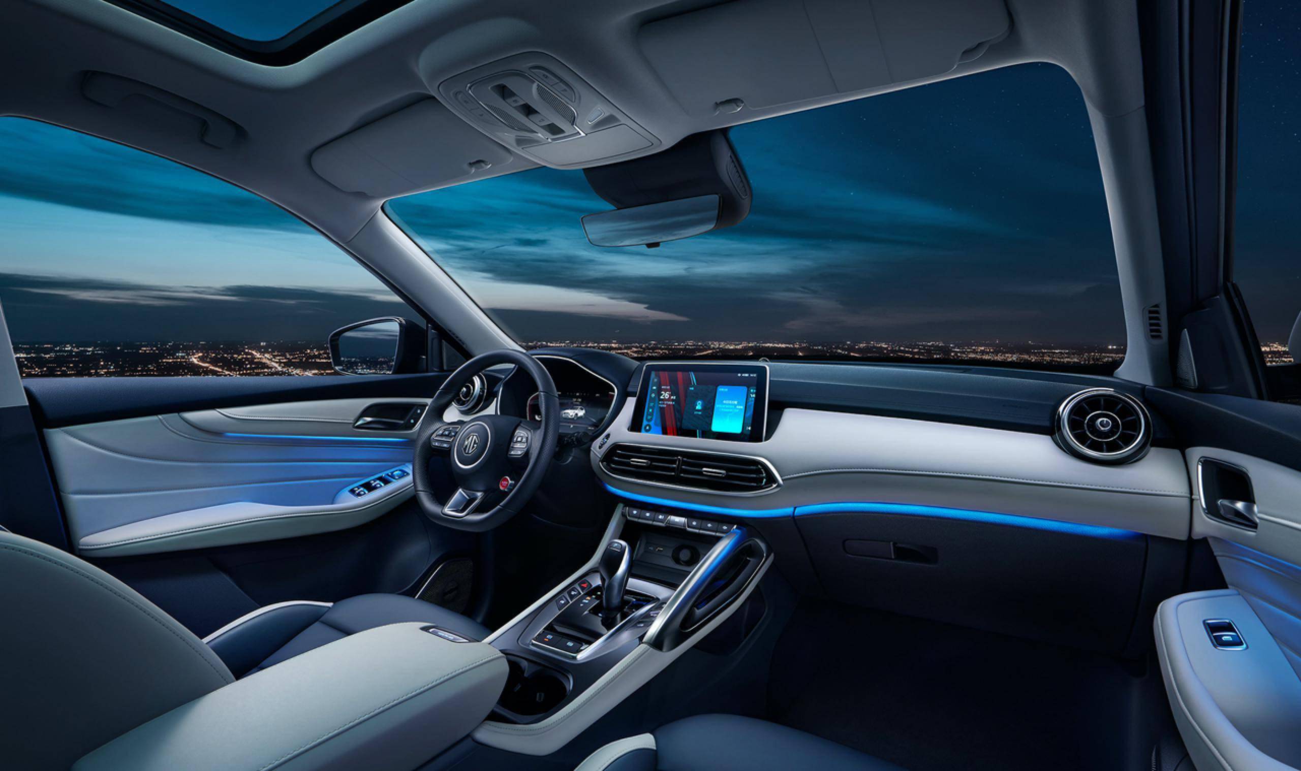 内饰舒享mg 领航的臀部并没有采用时下流行的贯穿式尾灯设计,而是沿用