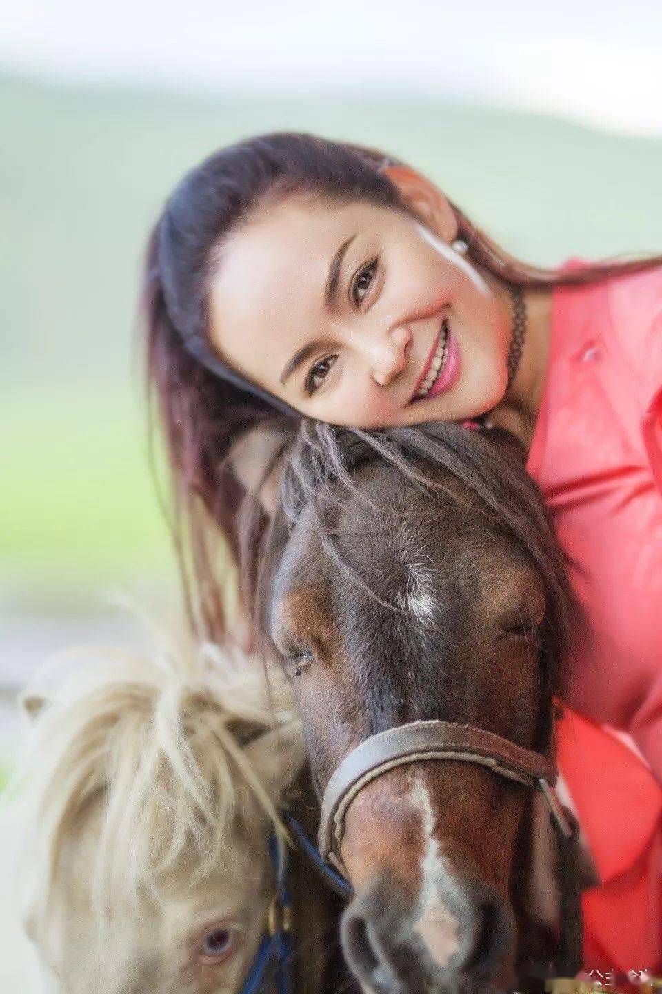 她是蒙古公主却放下身份北漂,如今与帅气老公甜蜜生活~_哈琳