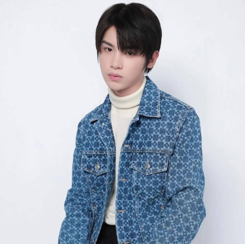 微信头像黄明昊
