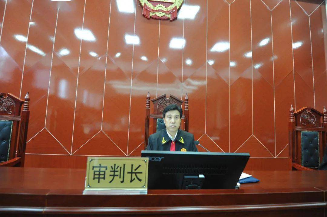 公诉机关指控,自2004年起被告人明彦成便伙同他人以